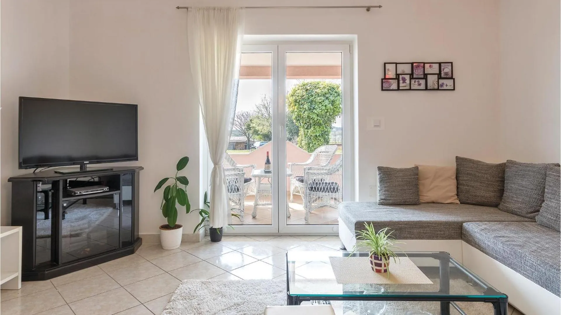 Stunning Apartment In Marcana With Kitchen